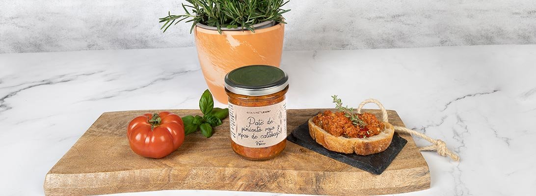 Aperitivo delicatessen con paté vegano de pimiento gourmet leon