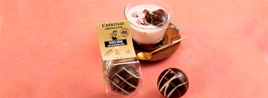 bomba de chocolate rellena de nubes y cacao