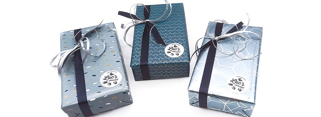 cajas de bombones pequeñas en diferentes colores