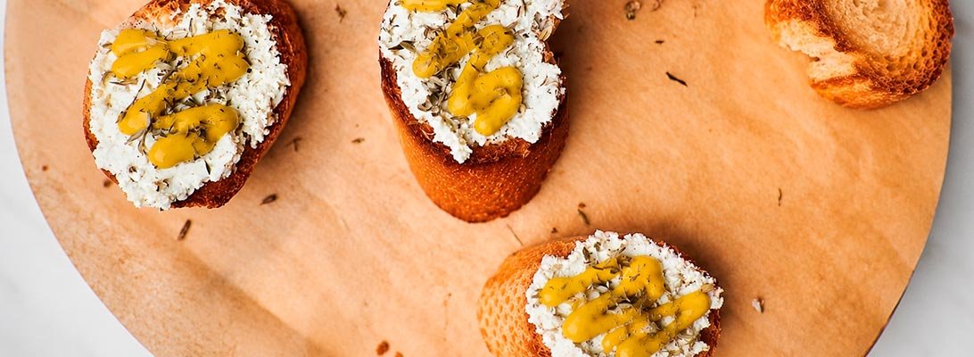 Canapés de queso crema con mostaza de higos gourmet