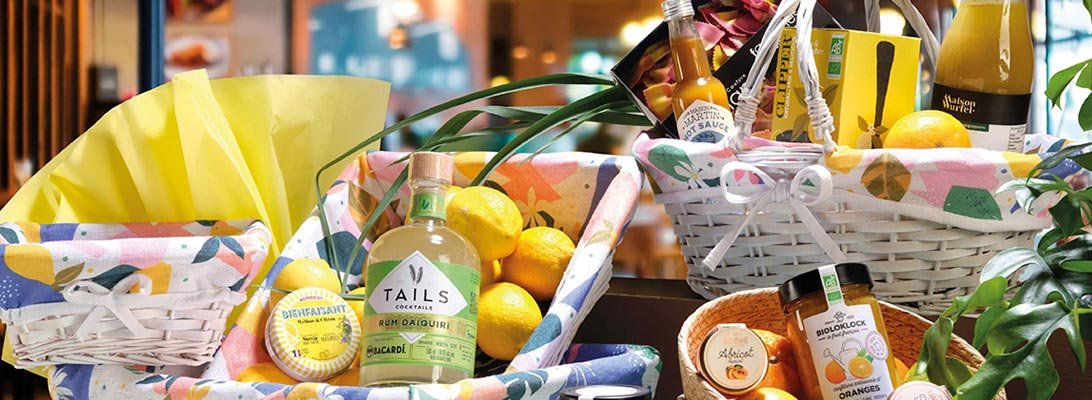 cesta de mimbre para lotes gourmet personalizada