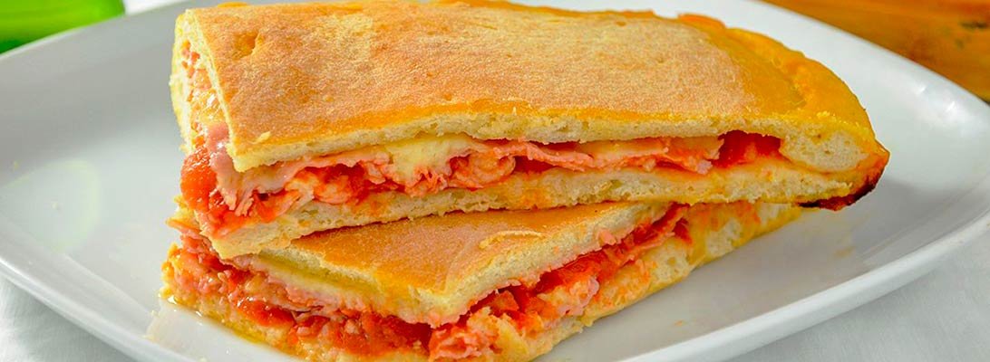 Focaccia con crema de pimientos asados y queso ricota, una alternativa gourmet a las salsas tradicionales Focaccia con crema de pimientos asados y ricota
