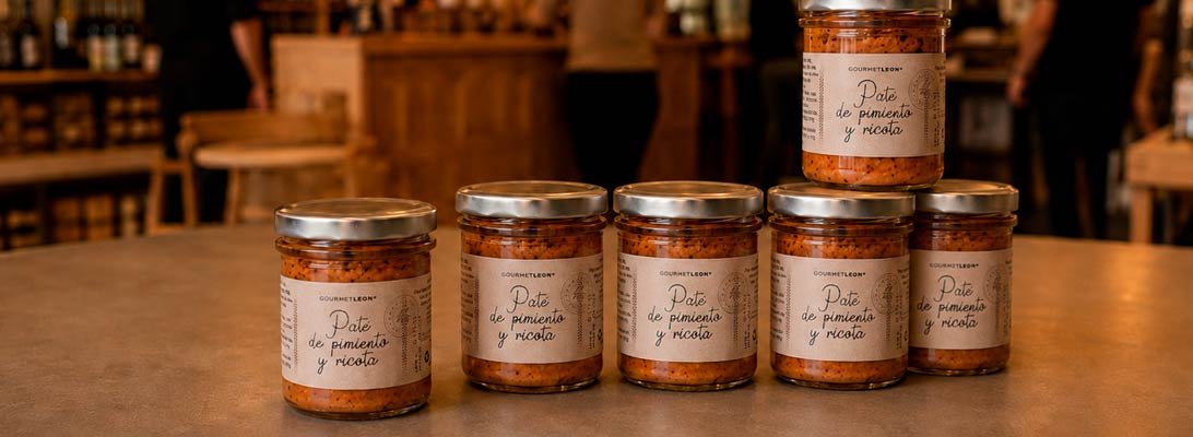 Producto gourmet de inspiración italiana para tiendas delicatessen y espacios de degustación Paté gourmet de pimientos asados y ricota para hostelería y tiendas especializadas