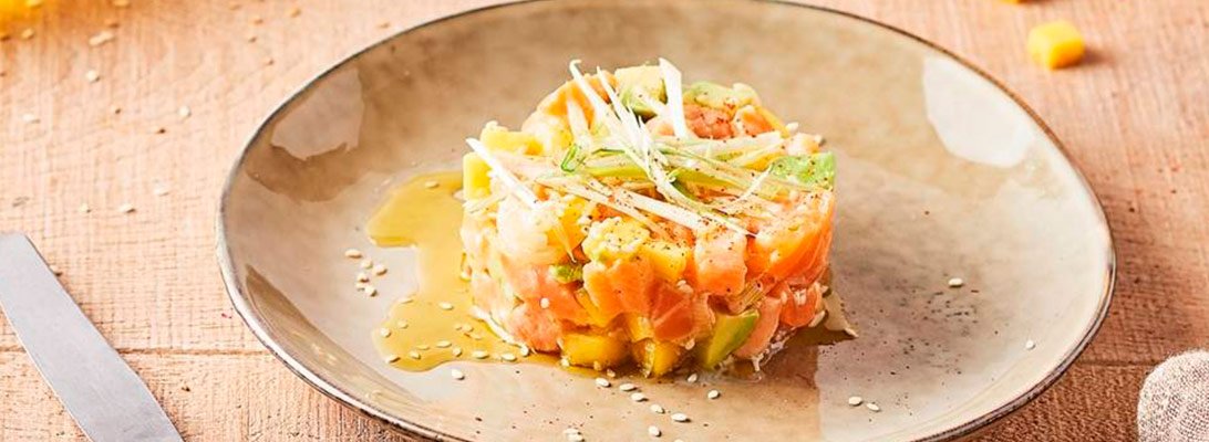 tartar de salmon y mango con vinagre balsamico de maracuya gourmet leon
